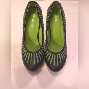 Pink Duchess Black and Green heels size 8.5